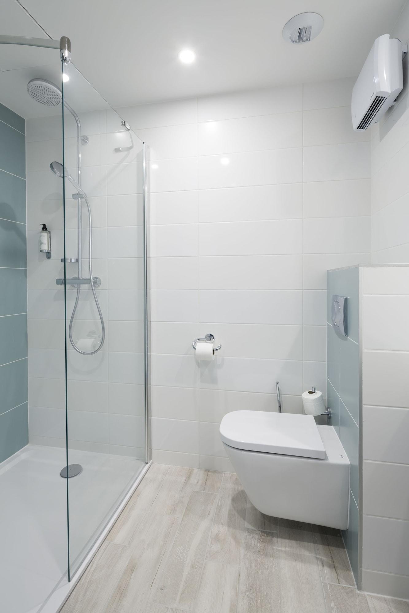 Logis Hotel Les Pins - Operalia Balaruc-les-Bains Eksteriør billede
