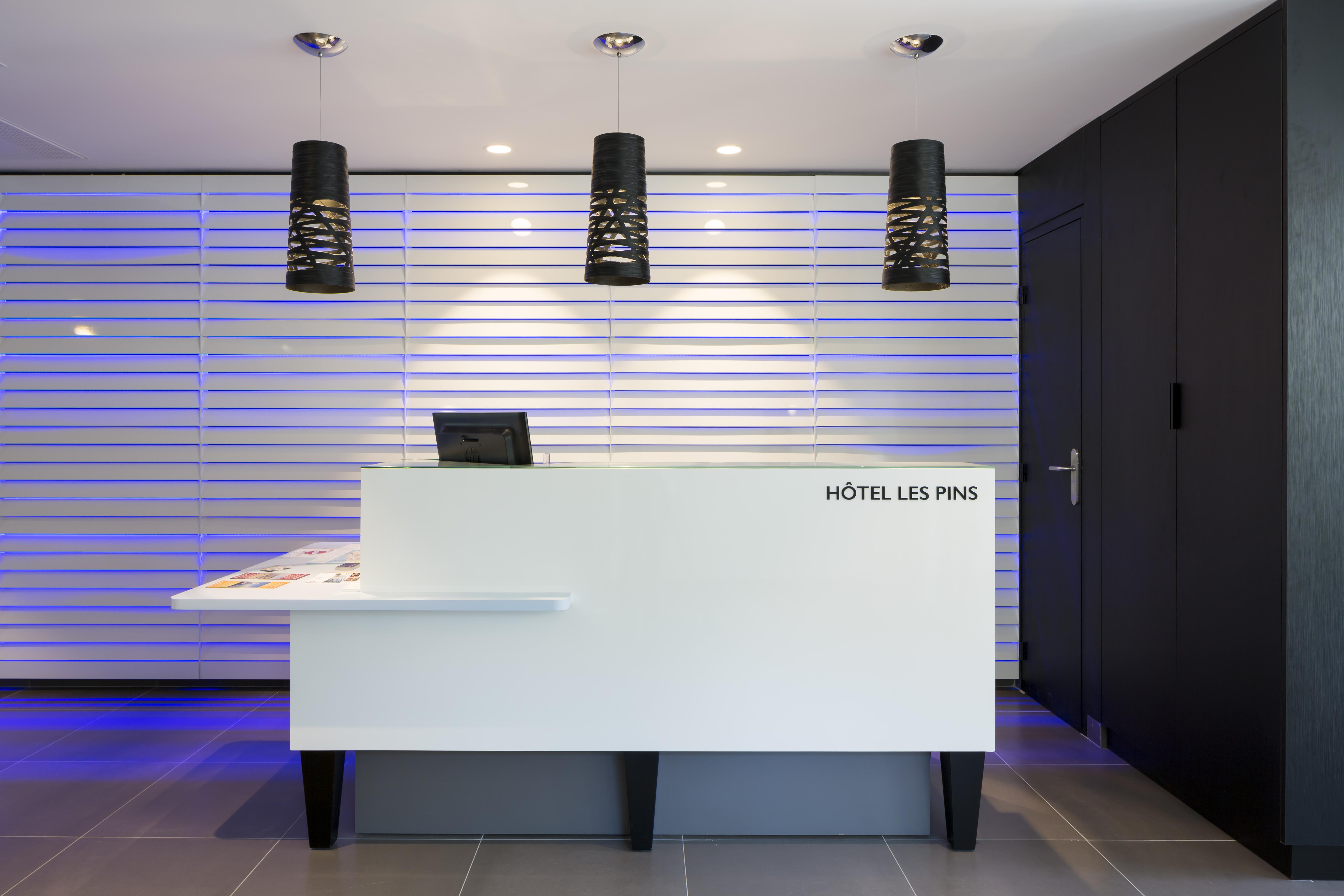 Logis Hotel Les Pins - Operalia Balaruc-les-Bains Eksteriør billede