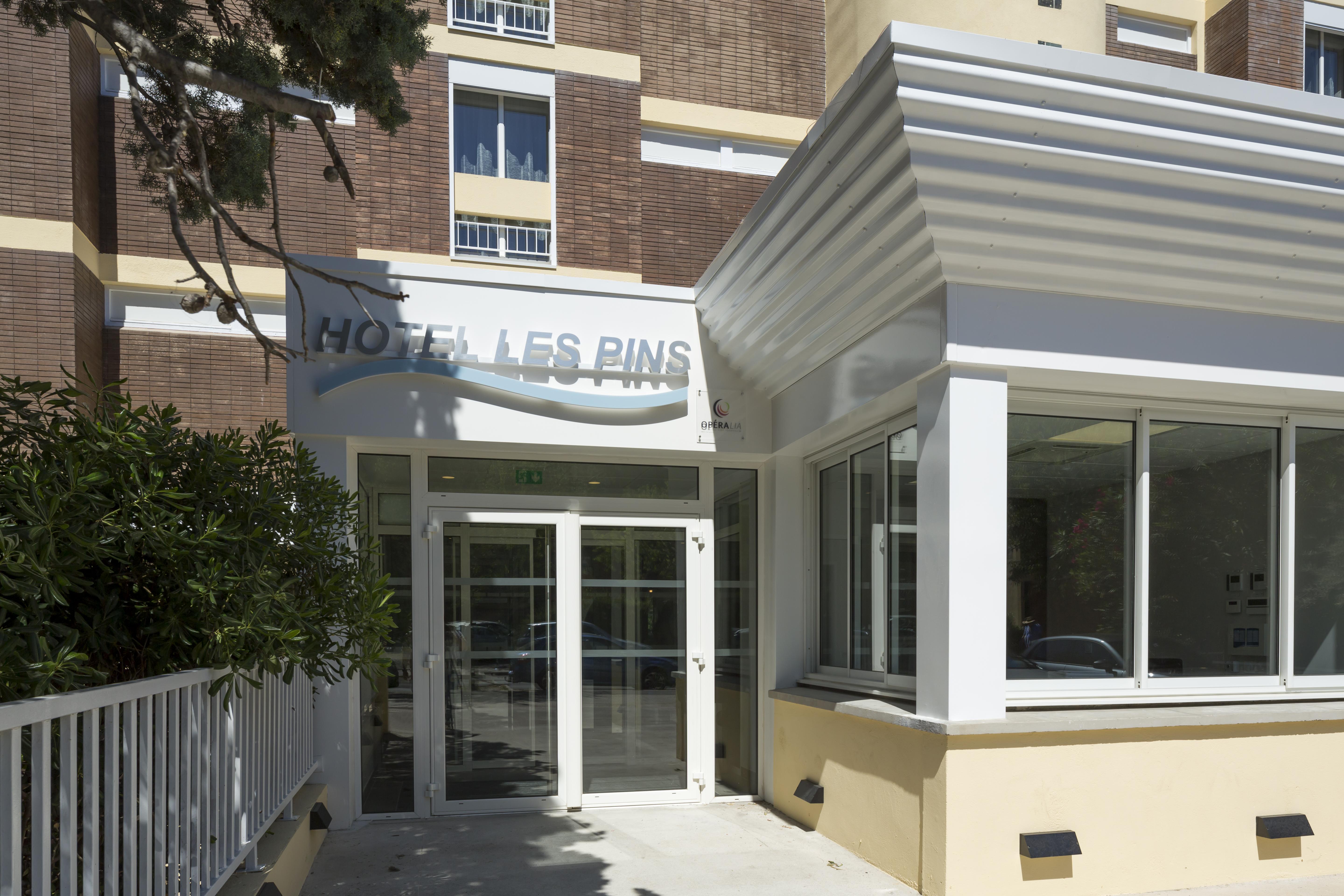 Logis Hotel Les Pins - Operalia Balaruc-les-Bains Eksteriør billede