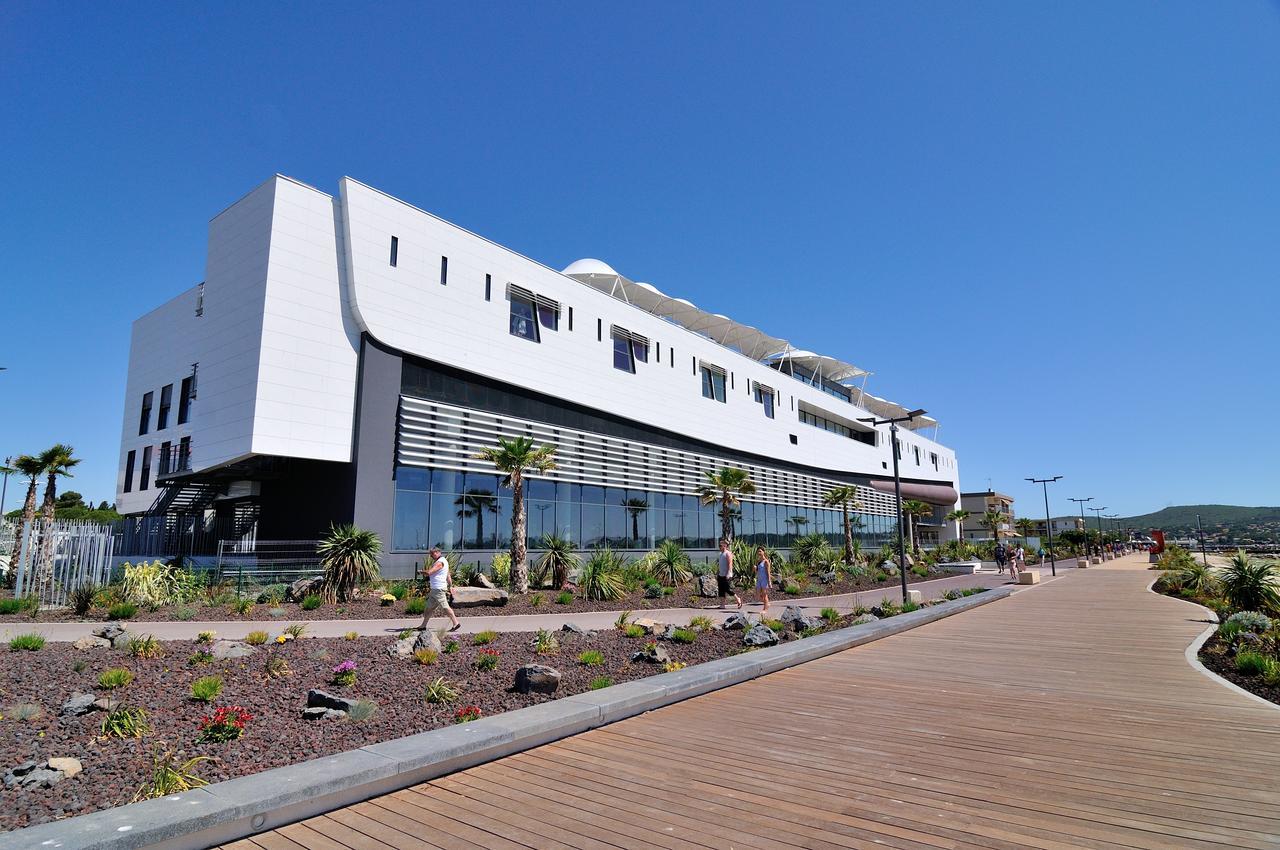 Logis Hotel Les Pins - Operalia Balaruc-les-Bains Eksteriør billede