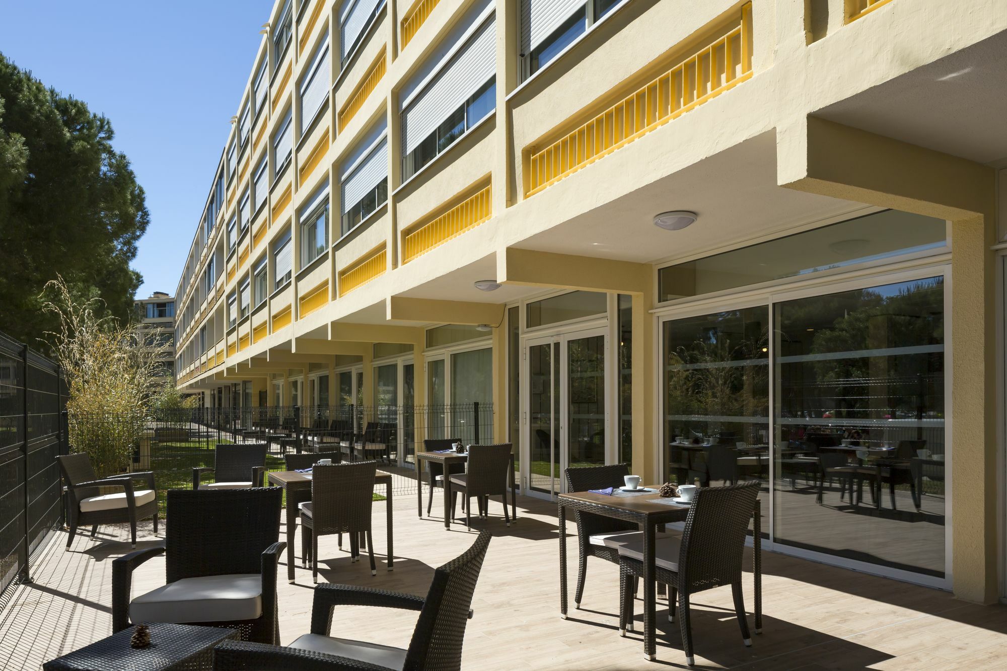 Logis Hotel Les Pins - Operalia Balaruc-les-Bains Eksteriør billede